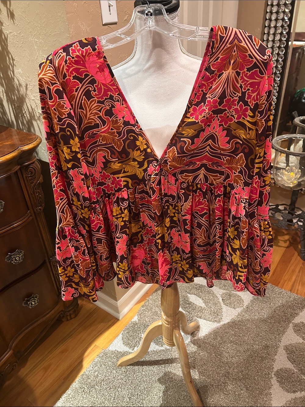 Gianni Bini Floral V-Neck Peplum Blouse - Pink & Brown medium